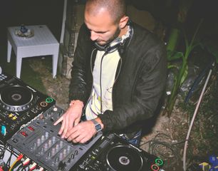 DJs - PeoplePerHour Image